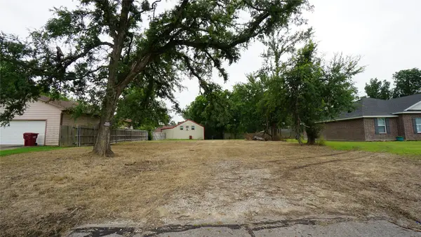 704 E 6th Street, Bonham, TX 75418