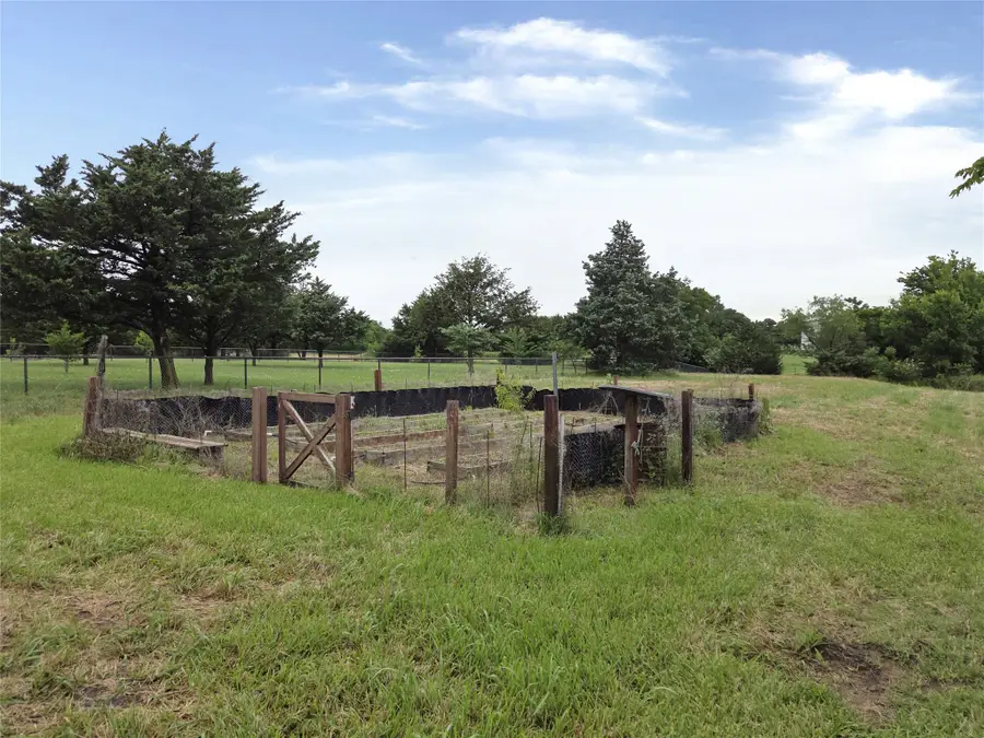 327 County Road 160, Whitesboro, TX 76273 - #2