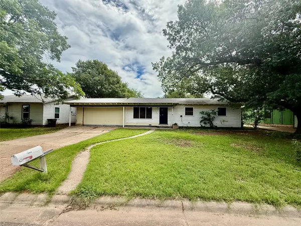 105 Ragland Street, Graham, TX 76450