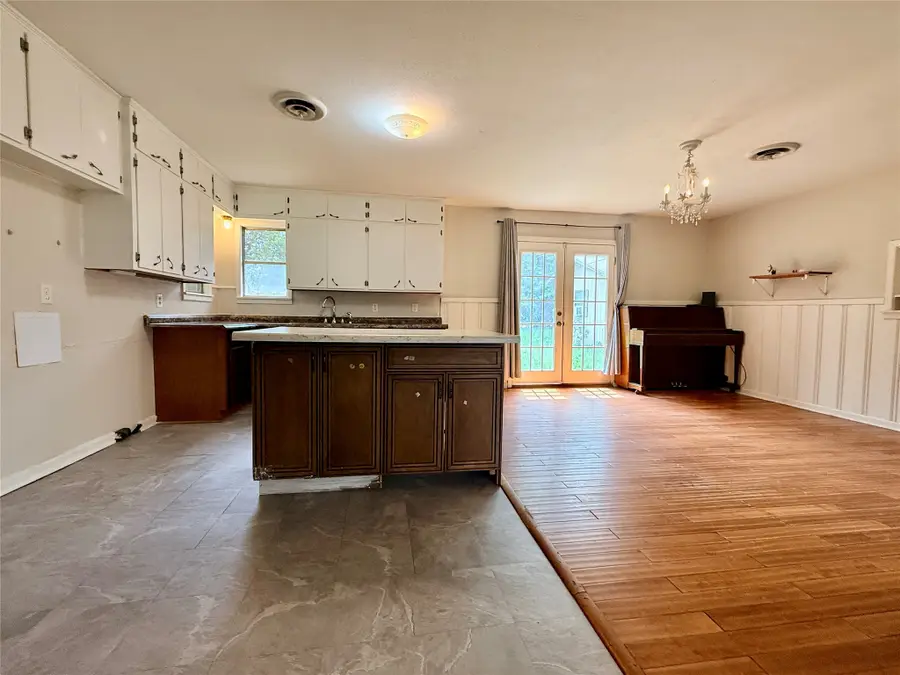 105 Ragland Street, Graham, TX 76450 - #2