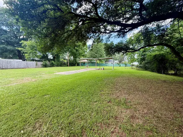 206 Mooring Street, Mooringsport, LA 71060