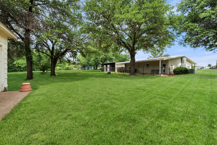 126 Smallwood Court, Springtown, TX 76082 - #3