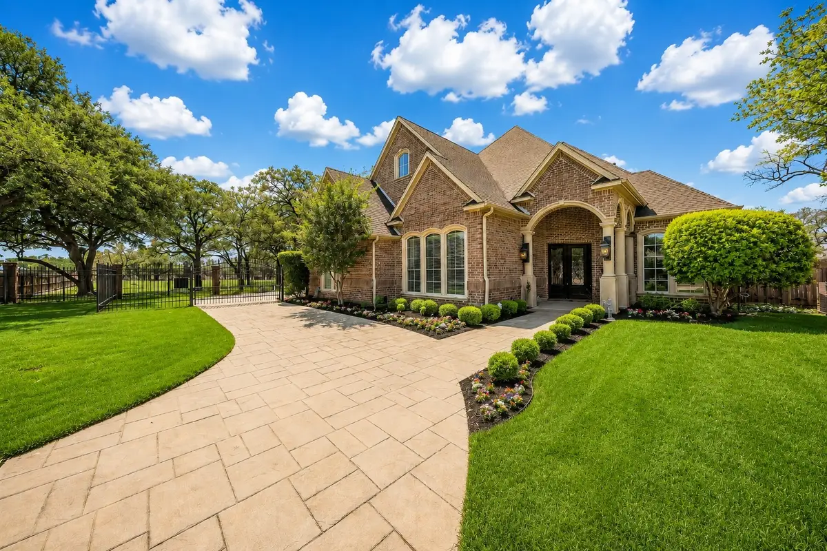2726 Country Club Road, Pantego, TX 76013 - #1