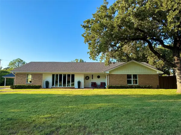 1423 Oak Hills Drive, Graham, TX 76450