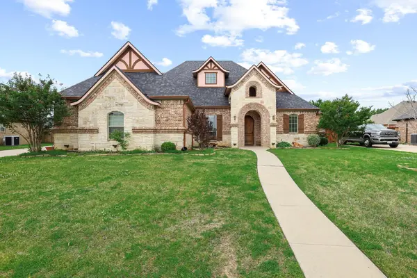 1128 Fountain Creek Boulevard, Pottsboro, TX 75076