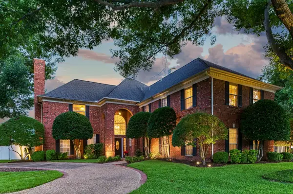 2610 Pinevalley Drive, Arlington, TX 76001
