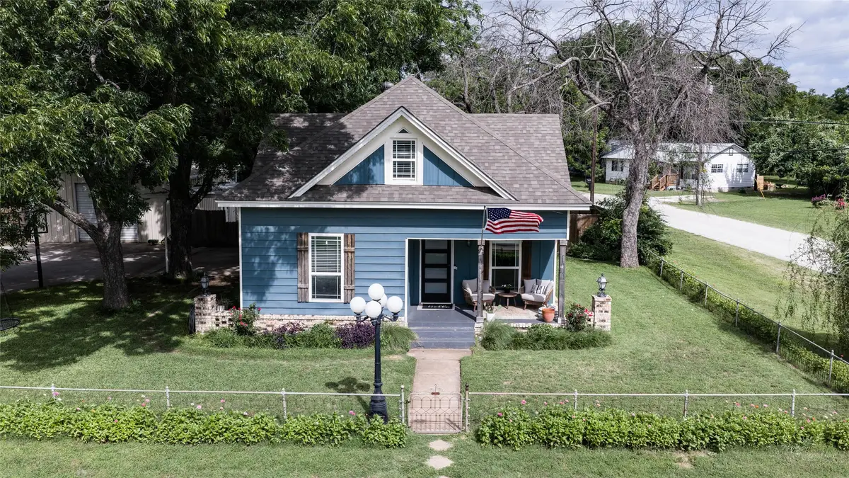 200 S Crane Street, Alvord, TX 76225 - #1