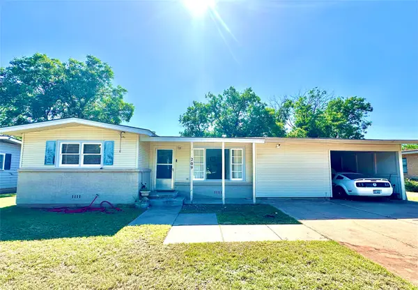 209 Laurel Drive, Winters, TX 79567