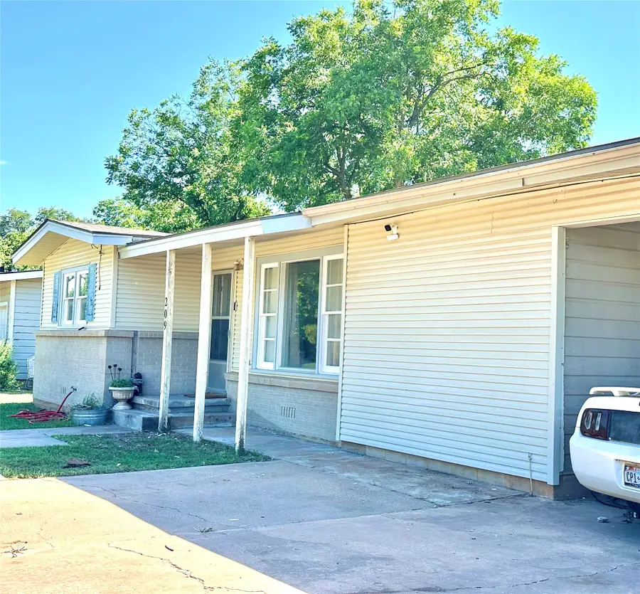 209 Laurel Drive, Winters, TX 79567 - #2