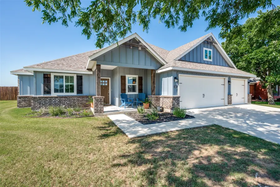 524 E Carol Street, Pilot Point, TX 76258 - #2
