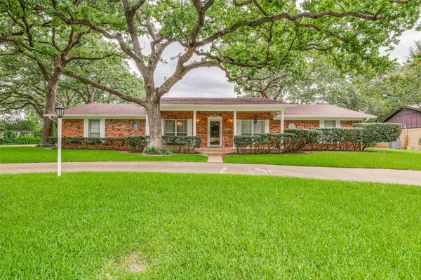 607 N Parkridge Drive, Mansfield, TX 76063