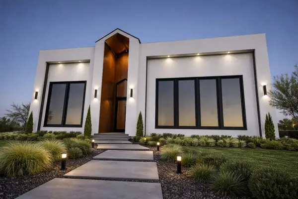 910 Gallant Fox Drive, Dallas, TX 75211