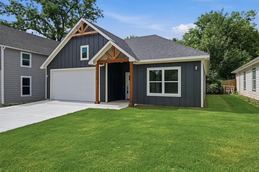 110 W Hull Street, Denison, TX 75021 - #2