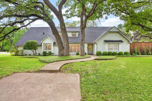 3013 Overton Park Drive E, Fort Worth, TX 76109