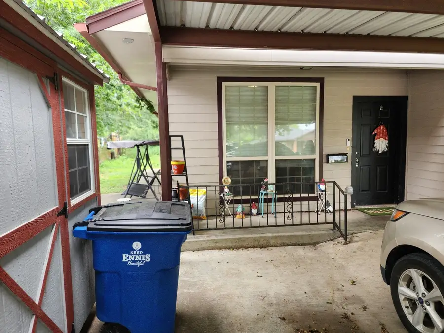 810 S Sherman Street, Ennis, TX 75119 - #3