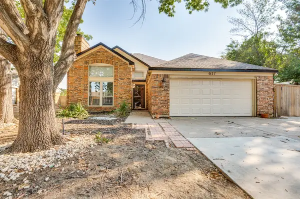 617 Valley Spring Drive, Arlington, TX 76018