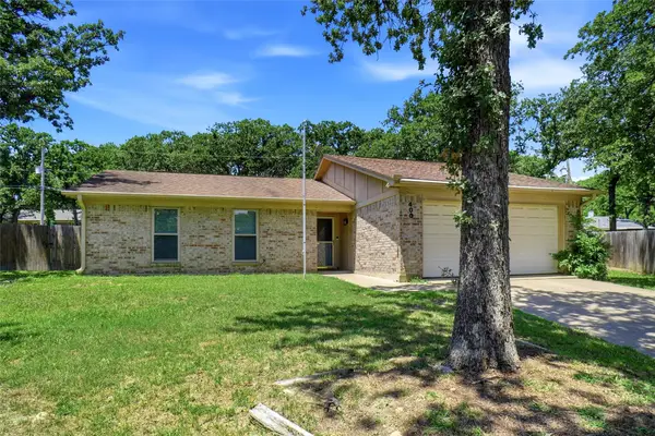 400 Woodlake Circle, Azle, TX 76020