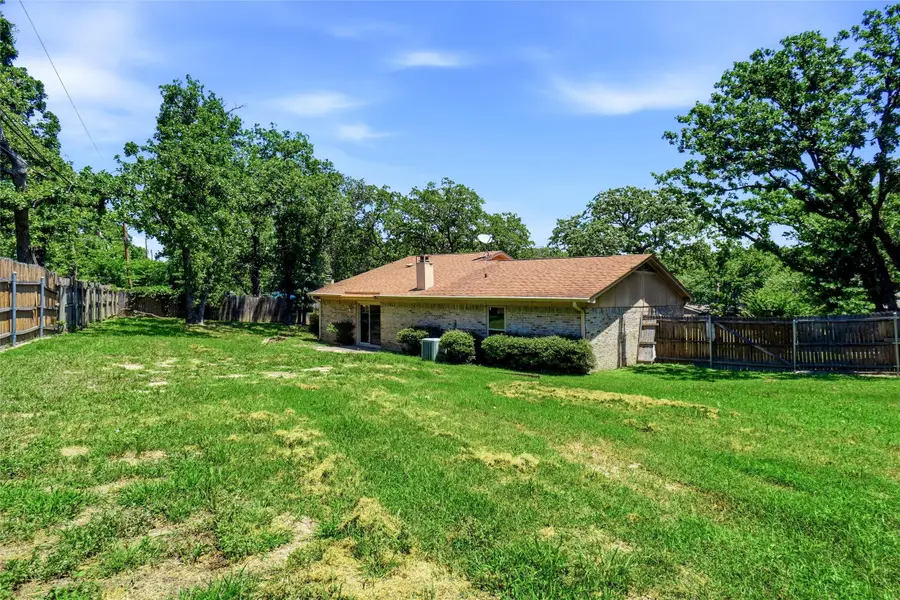 400 Woodlake Circle, Azle, TX 76020 - #2