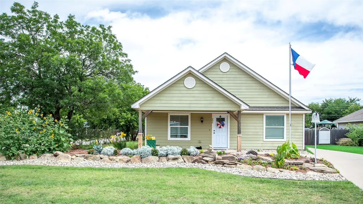 206 W Oak, Olney, TX 76374 - #1