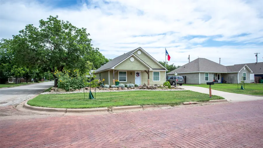 206 W Oak, Olney, TX 76374 - #2
