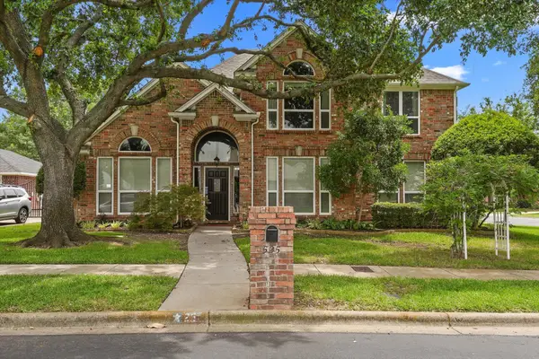 525 Springhill Drive, Hurst, TX 76054