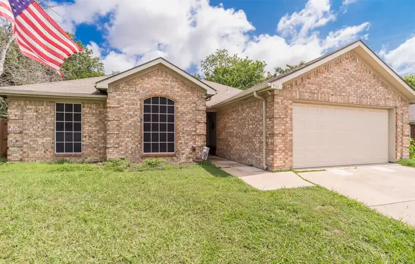 911 W Lynn Creek Drive, Arlington, TX 76001