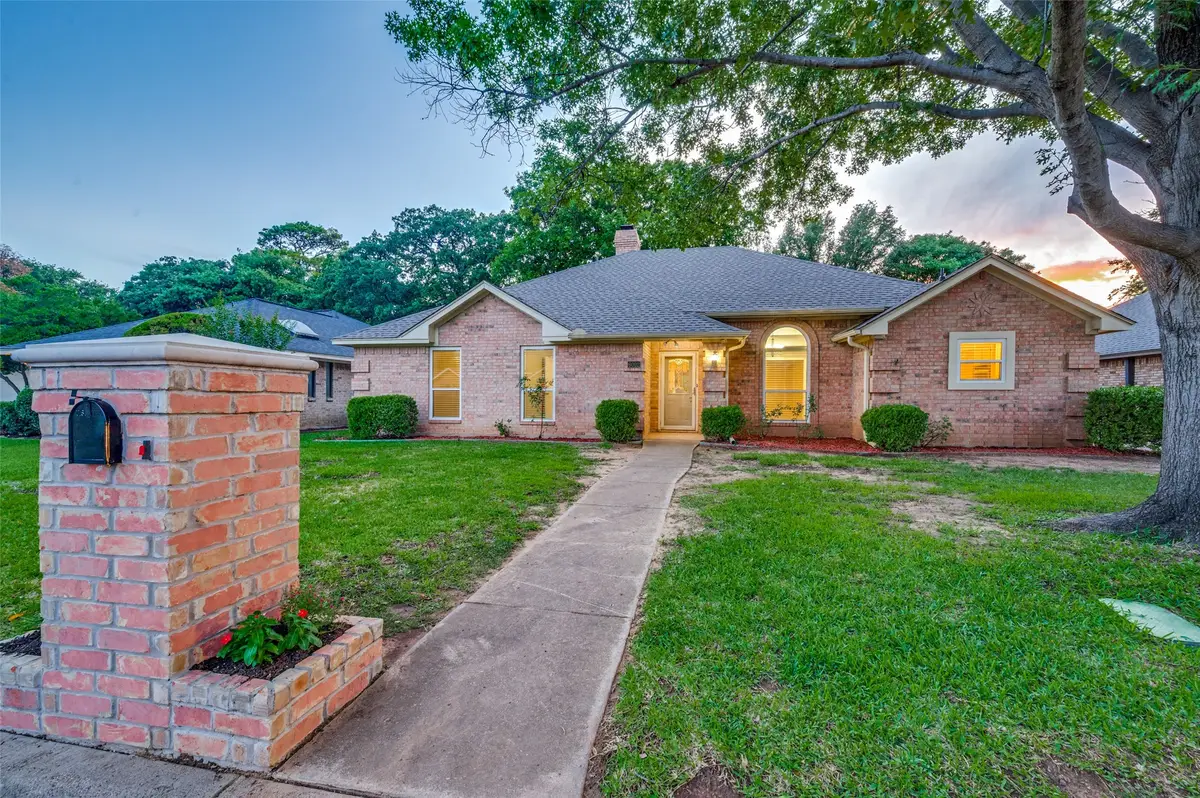 6002 Kenilworth Drive, Arlington, TX 76001 - #1