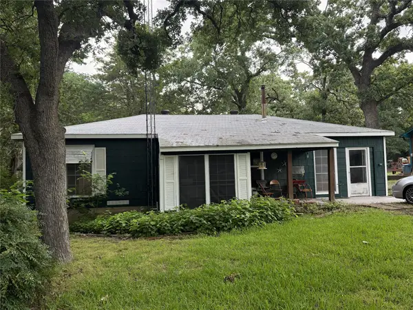 202 Colt Drive, Lake Kiowa, TX 76240
