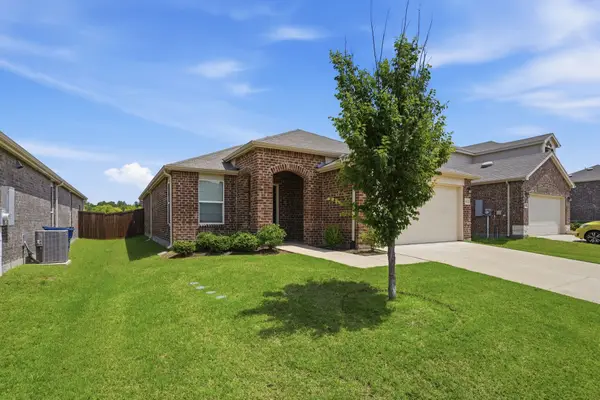 1013 Vernon Drive, Aubrey, TX 76227
