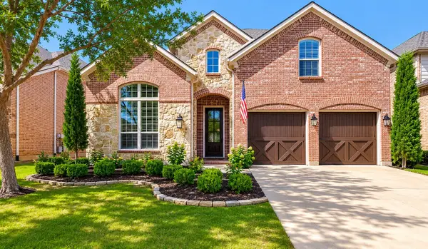 1300 Burnett Drive, Lantana, TX 76226