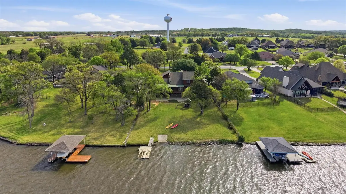 1334 Kiowa Drive E, Gainesville, TX 76240 - #1