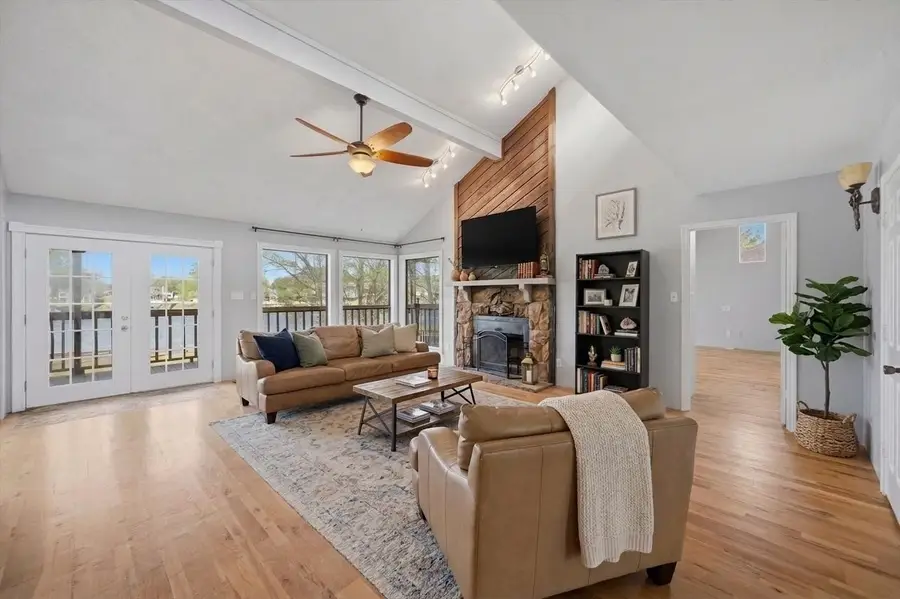 1334 Kiowa Drive E, Gainesville, TX 76240 - #2