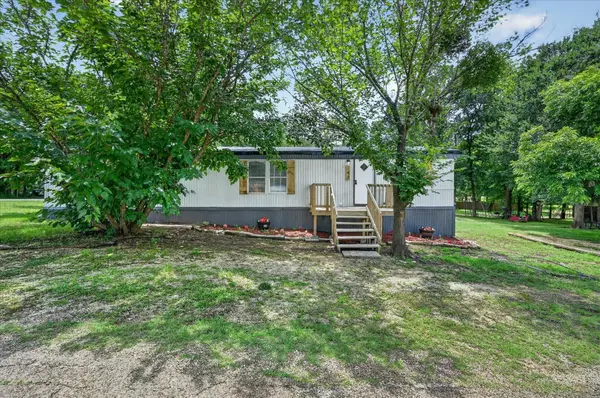 143 White Oak Street, Alvarado, TX 76009