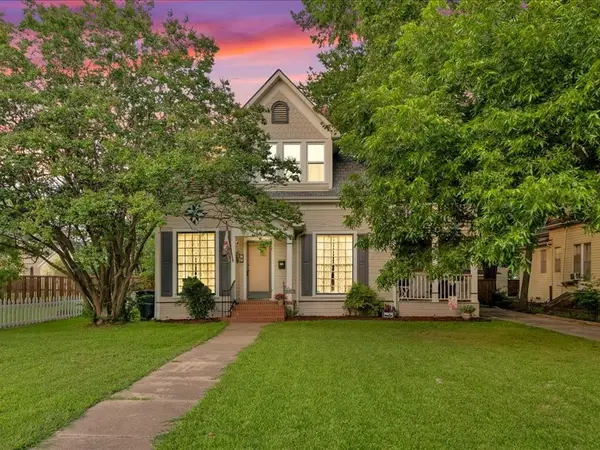 823 S Crockett Street, Sherman, TX 75090