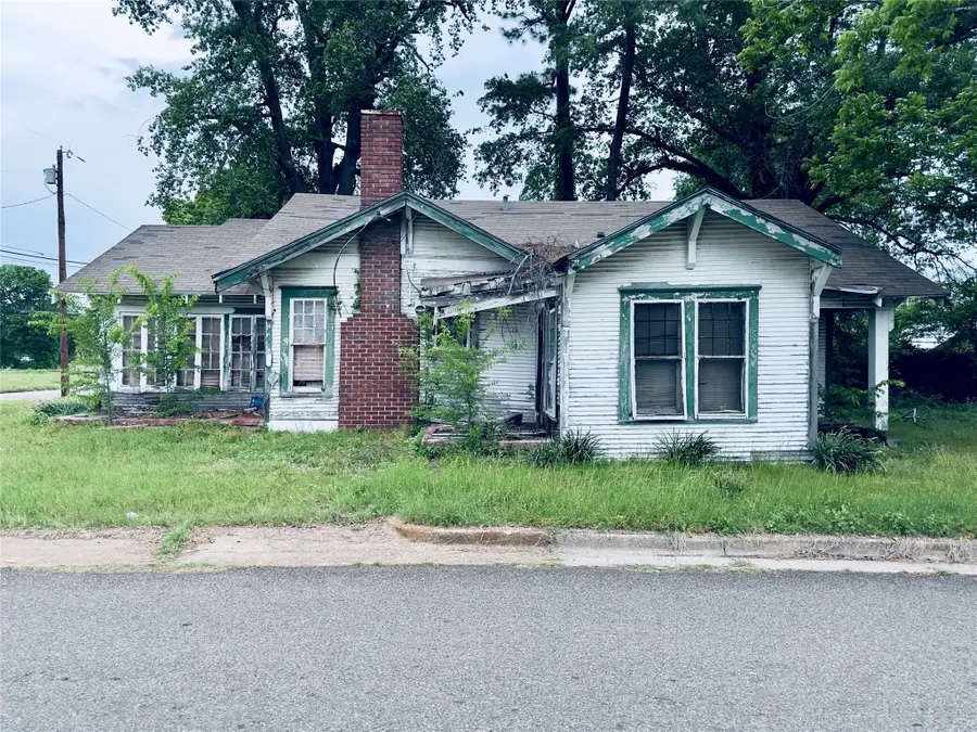 208 Texas Street, Sulphur Springs, TX 75482 - #2