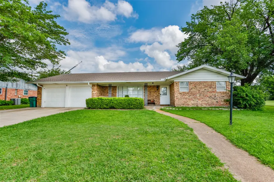 1808 College Street, Gainesville, TX 76240 - #2