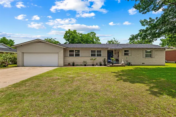 1213 Park Center Street, Benbrook, TX 76126