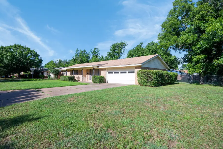 1700 SE 23rd Avenue, Mineral Wells, TX 76067 - #2