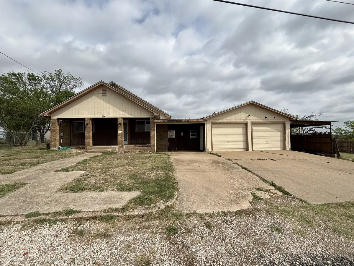 214 E Fourth, Henrietta, TX 76365 - #1