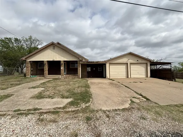 214 E Fourth, Henrietta, TX 76365