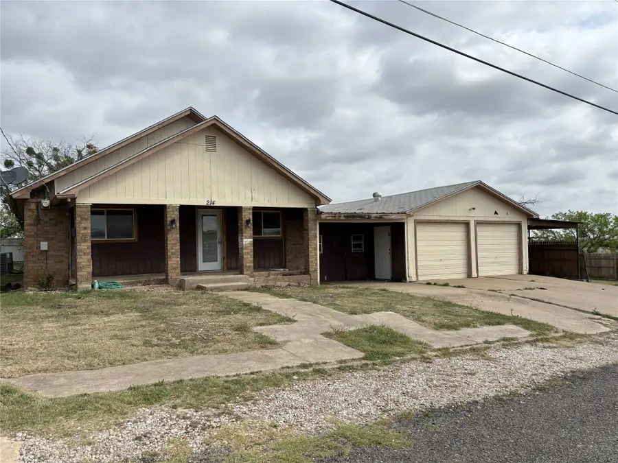 214 E Fourth, Henrietta, TX 76365 - #2