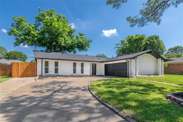 524 Circleview Drive N, Hurst, TX 76054