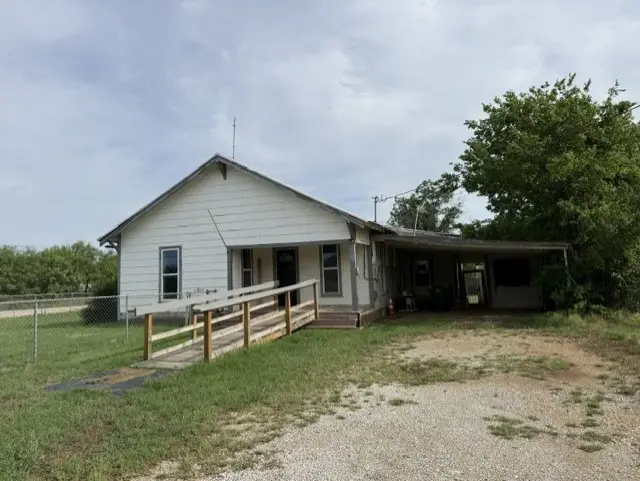 616 W 4th Street, Coleman, TX 76834 - #3