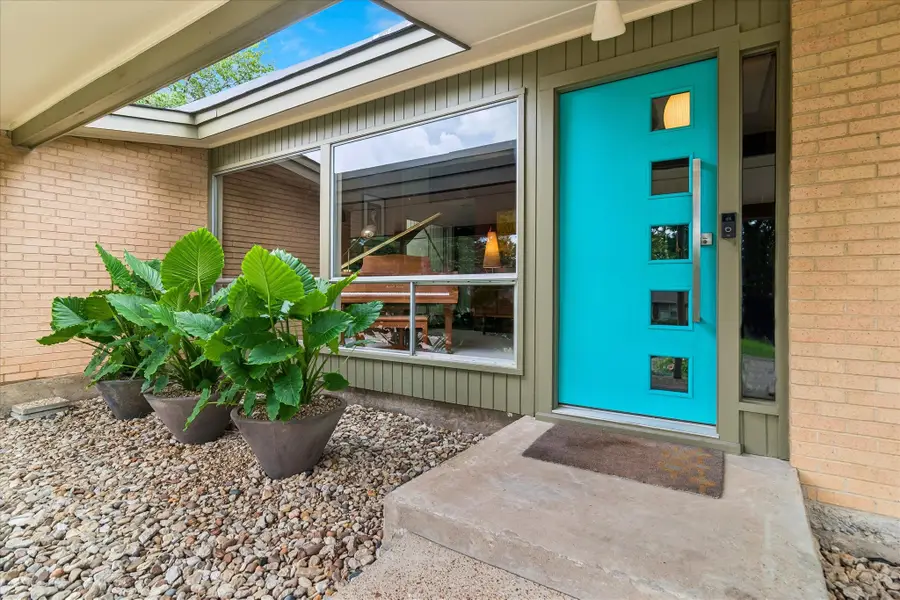 2816 Ilahe Drive, Dallas, TX 75233 - #2