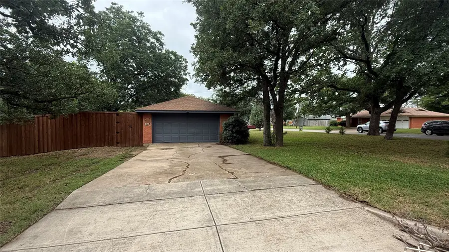 407 Dunaway Drive, Euless, TX 76040 - #3
