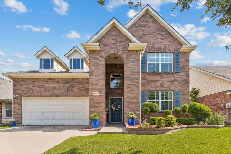 5801 Meadowglen Drive, Justin Roanoke, TX 76226 - #2