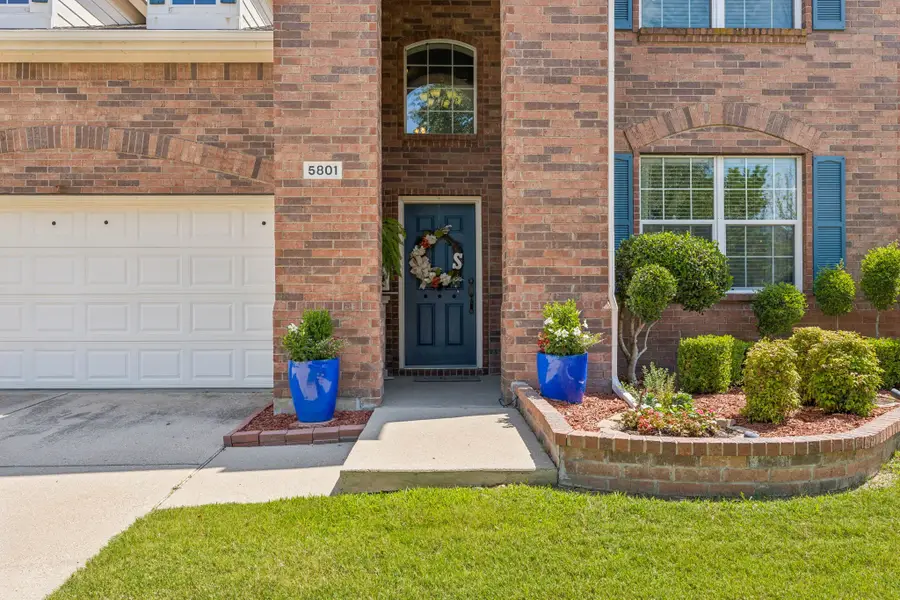 5801 Meadowglen Drive, Justin Roanoke, TX 76226 - #3