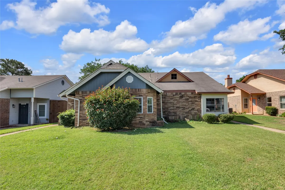 613 Canterbury Street, Euless, TX 76039 - #1