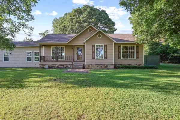 1045 Middle Road, Denison, TX 75021
