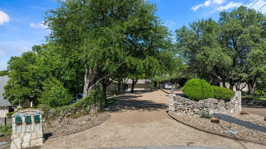 417 Peninsula Court, Granbury, TX 76048 - #2